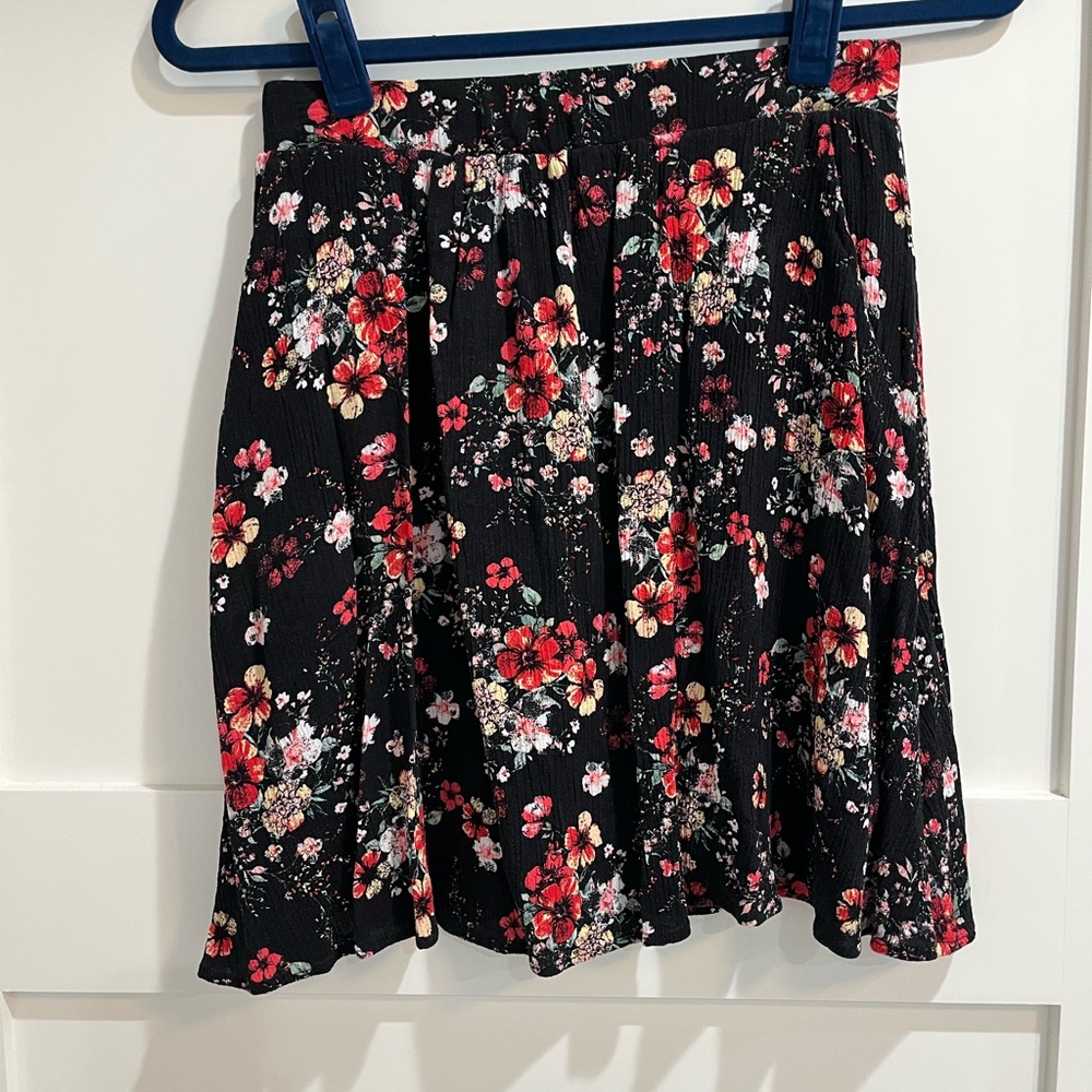French Grey Black and Red Floral Pleated Mini Skirt